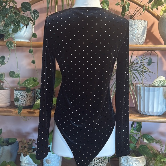 H&M V-Neck Black Velour Studded Long Sleeve Bodysuit Size Medium - Picture 7 of 9